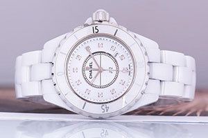回收二手表不局限于顶级品牌 J12陶瓷表提高香奈儿时尚格调