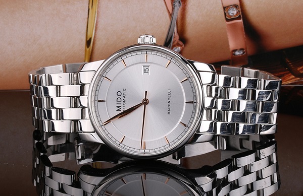 豪华品牌在回收二手表店很常见 美度手表偏爱不锈钢材质
