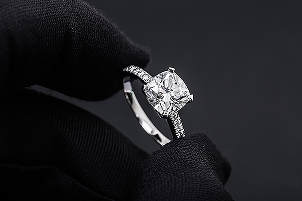 回收钻石对切工提出了更高要求 蒂芙尼六爪戒简直绝美