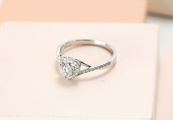 想知道钻石戒指回收保值性怎么样 这得问商家
