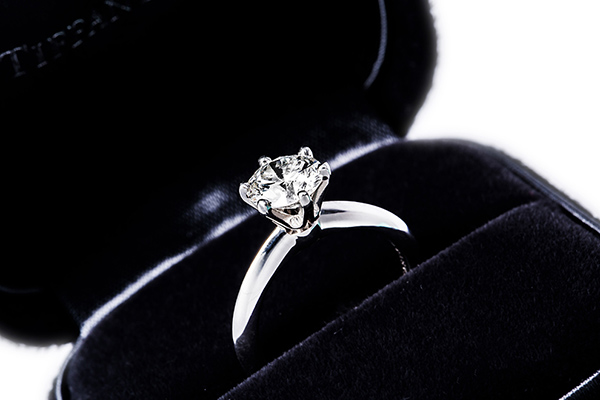 钻石戒指回收看重几方面 蒂芙尼六爪钻戒占哪项优势？