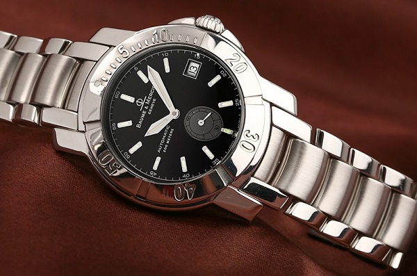 回收二手表名士卡普蓝系列 MOA10045优质腕表只值四折？