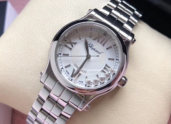 当名表遇上钻石 奢侈品回收店能给萧邦278573手表什么待遇？