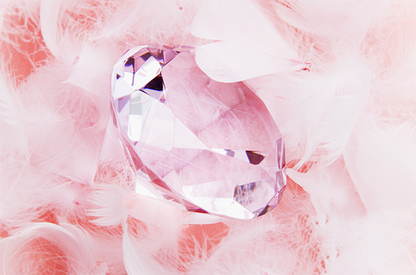 50分无色钻VS粉色钻石回收,谁价值更高？它仅凭一点占优势