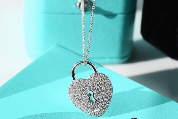蒂芙尼心形满钻挂锁项链钻石回收价格由档次定义