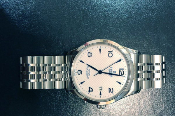高价回收名牌手表帝舵1926系列白盘蓝针手表要善于借势