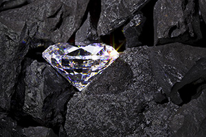 回收钻石多少钱 黄钻比无色钻更容易保值吗