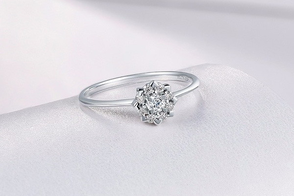 大品牌的18k金钻石戒指回收多少钱