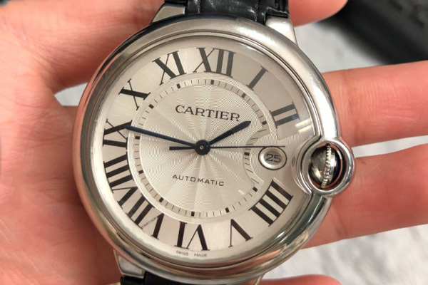 表壳有划痕的卡地亚手表能回收吗