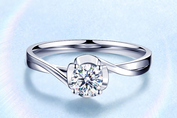 公价五千多的铂金钻石戒指回收值多少钱