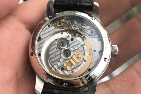 偏心系列的格拉苏蒂原创手表回收价有7折多！就因这些特质