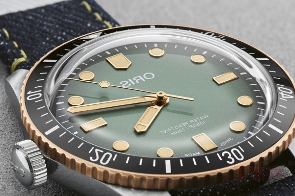 这款豪利时潜水系列X 桃太郎联名版手表回收不太值？