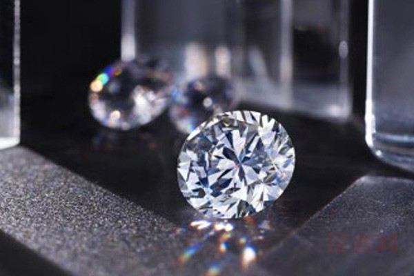 商家说！没钻石鉴定证书也能有较高的钻石回收价格？