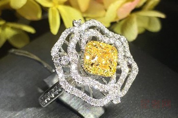 热门品牌钻石首饰的钻石回收价格还是不及裸钻？