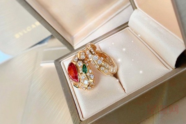 这款99新的宝格丽玫瑰金钻石戒指回收价格有几折?