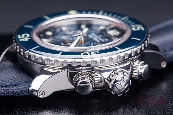 运动风宝珀五十噚手表在奢侈品回收店五折出售划算吗？