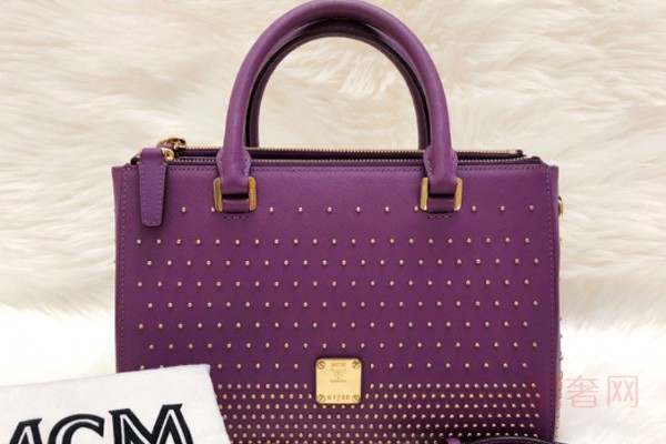 二手MCM梦幻紫色铆钉PVC皮质手提包