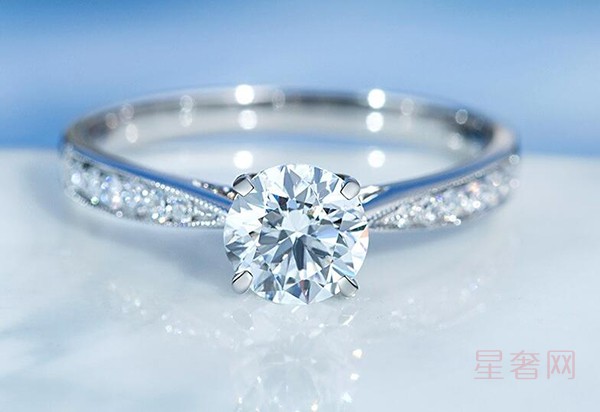 二手喜钻经典四爪白18K金钻戒女款求婚结婚钻石戒指图