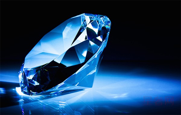 二手晶莹剔透蓝色背景钻石图