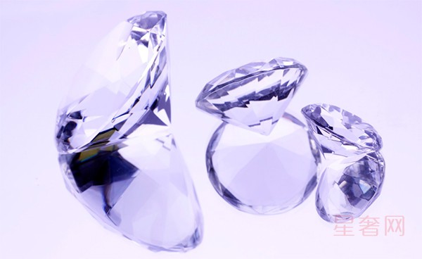 二手钻石紫色背景钻石展示图