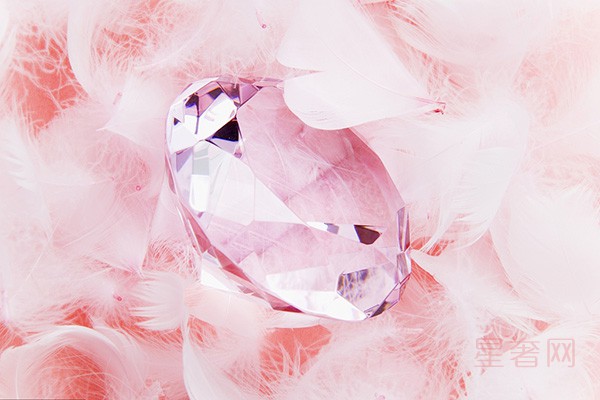 一克拉粉色钻石图片