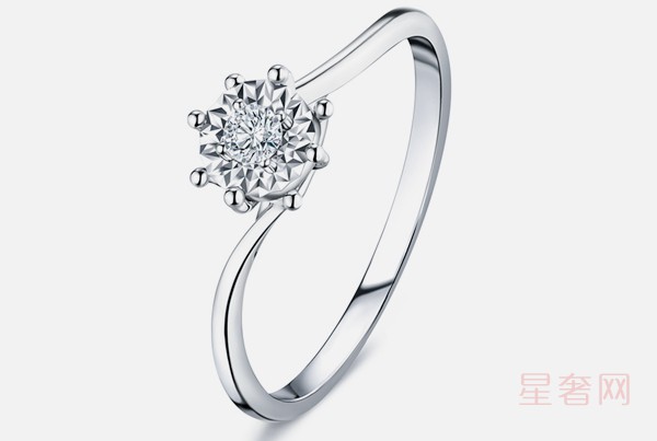 二手六福珠宝18K金日曜钻石戒指女款求婚结婚钻戒图