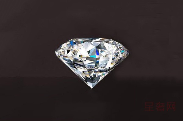 闪亮晶莹的3克拉钻石图片