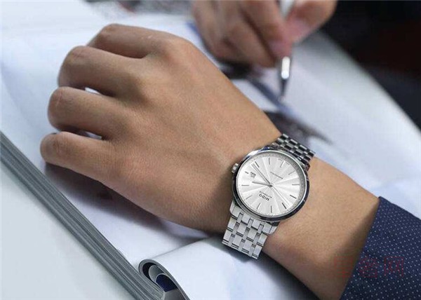 买5000以上的手表该选天梭还是美度呢？