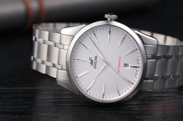 款式热度会对瑞士英纳格手表回收价格有影响吗