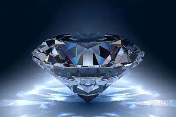钻石颜色是透明的还是白色的 哪个质量更好